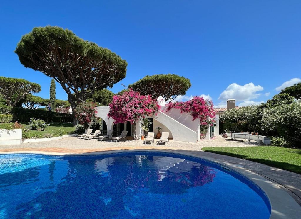Traditional 3 Bedroom Villa With Great Pool In The Heart Of فالي دو لوبو المظهر الخارجي الصورة