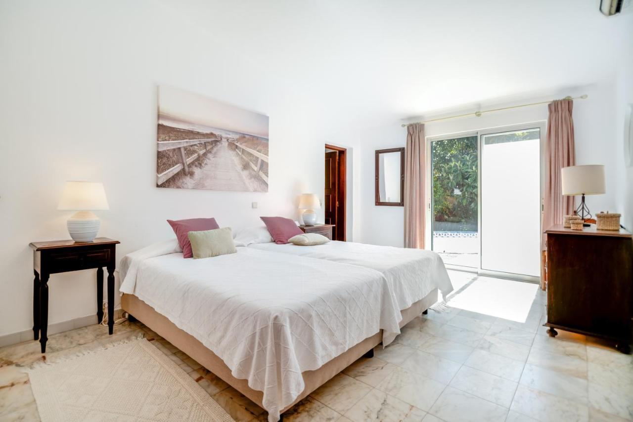 Traditional 3 Bedroom Villa With Great Pool In The Heart Of فالي دو لوبو المظهر الخارجي الصورة