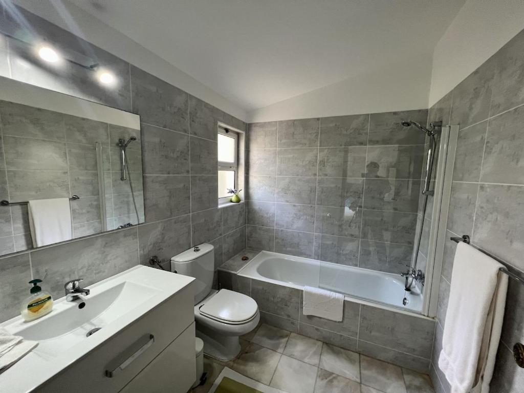 Traditional 3 Bedroom Villa With Great Pool In The Heart Of فالي دو لوبو المظهر الخارجي الصورة