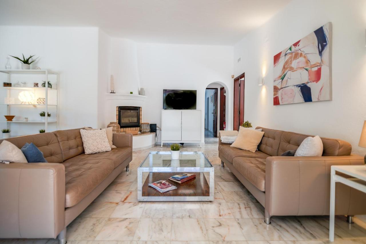 Traditional 3 Bedroom Villa With Great Pool In The Heart Of فالي دو لوبو المظهر الخارجي الصورة