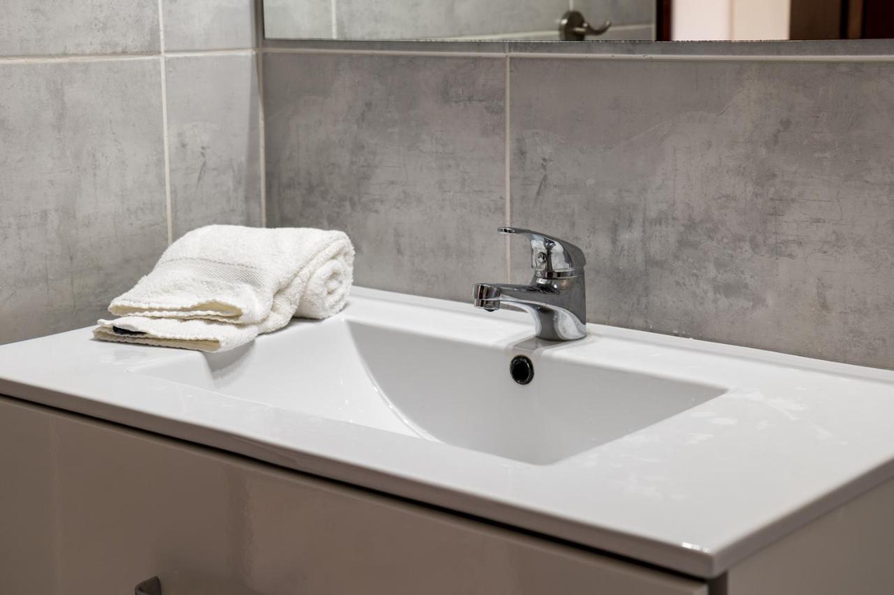 Traditional 3 Bedroom Villa With Great Pool In The Heart Of فالي دو لوبو المظهر الخارجي الصورة