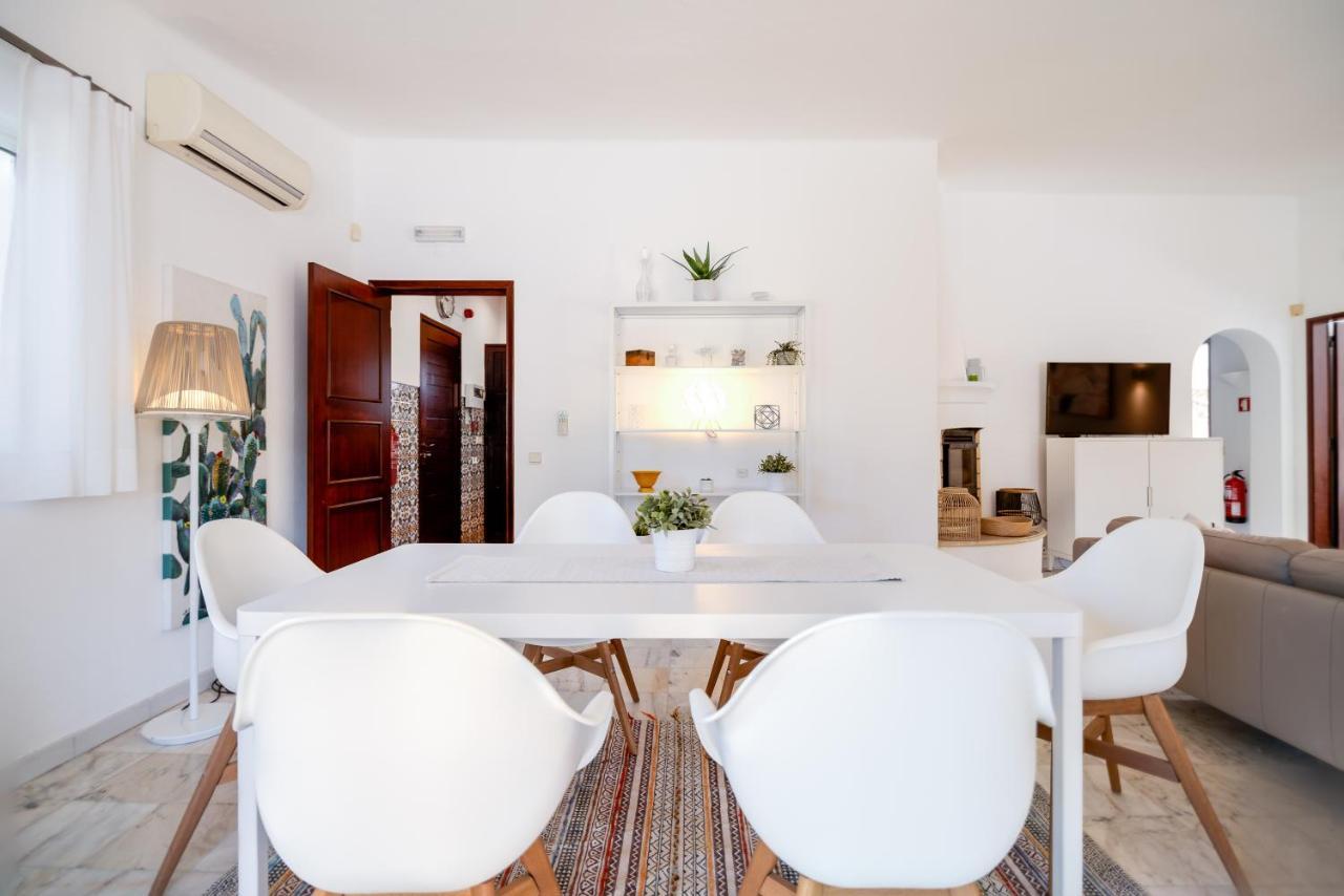 Traditional 3 Bedroom Villa With Great Pool In The Heart Of فالي دو لوبو المظهر الخارجي الصورة